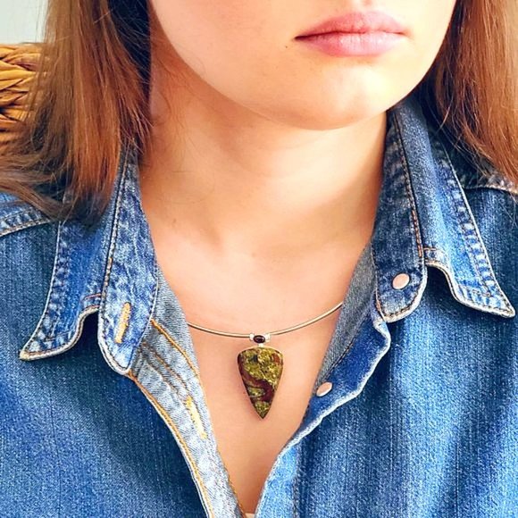 Dragon Blood Stone & Garnet Pendent - Picture 2 of 8